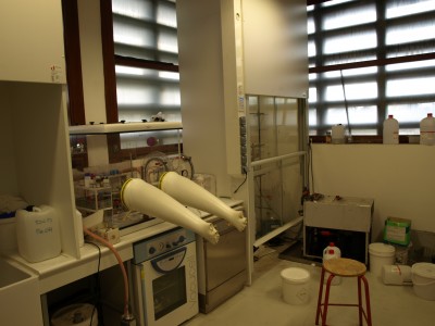 Glove-box Yannick Landais research group