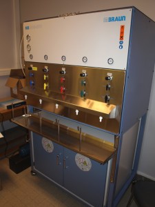 Yannick Landais research laboratory Grubbs solvents drying system